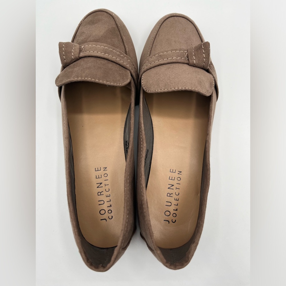Journee Collection Womens Carrie Flat with Vegan Suede and Buckle Detail - Picture 4 of 8
